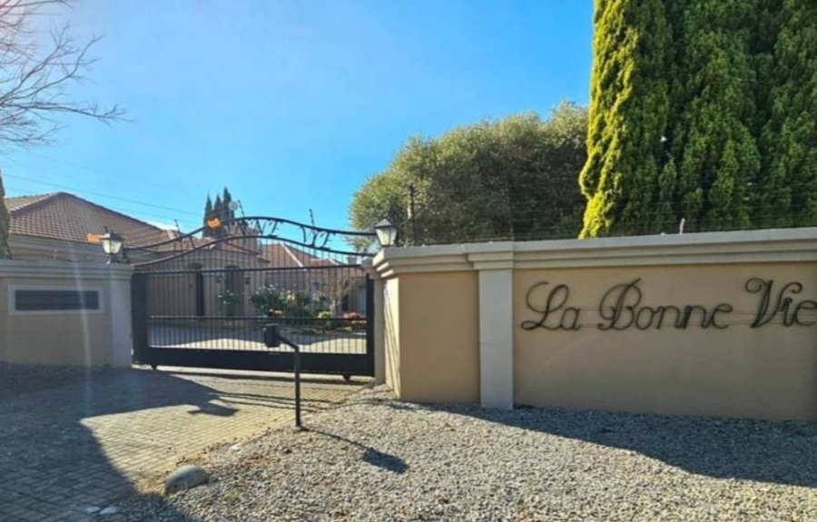 3 Bedroom Property for Sale in Kannoniers Park North West